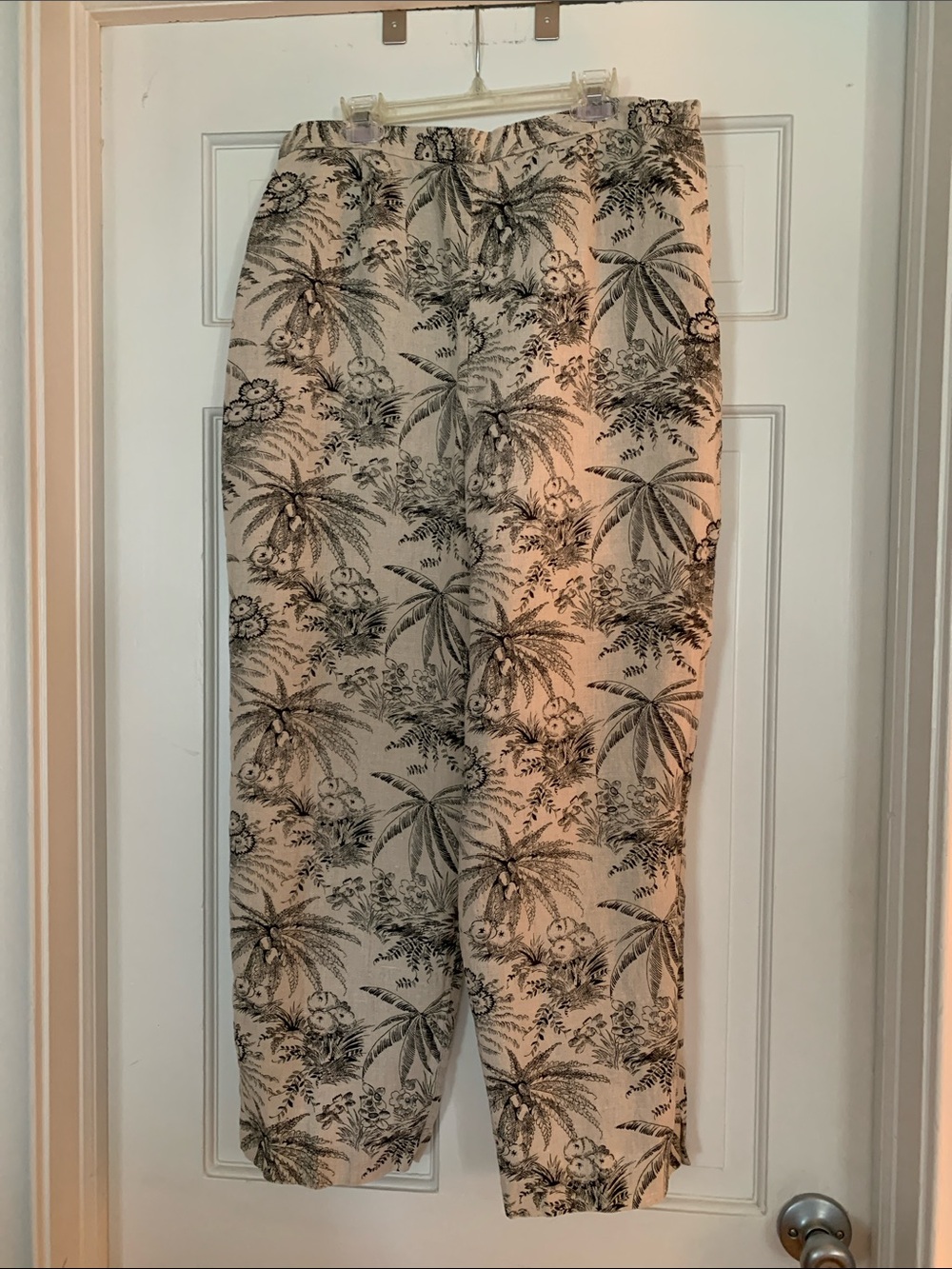 Coldwater Creek 100% linen ankle pants w/ side zip & elastic back
Size 14